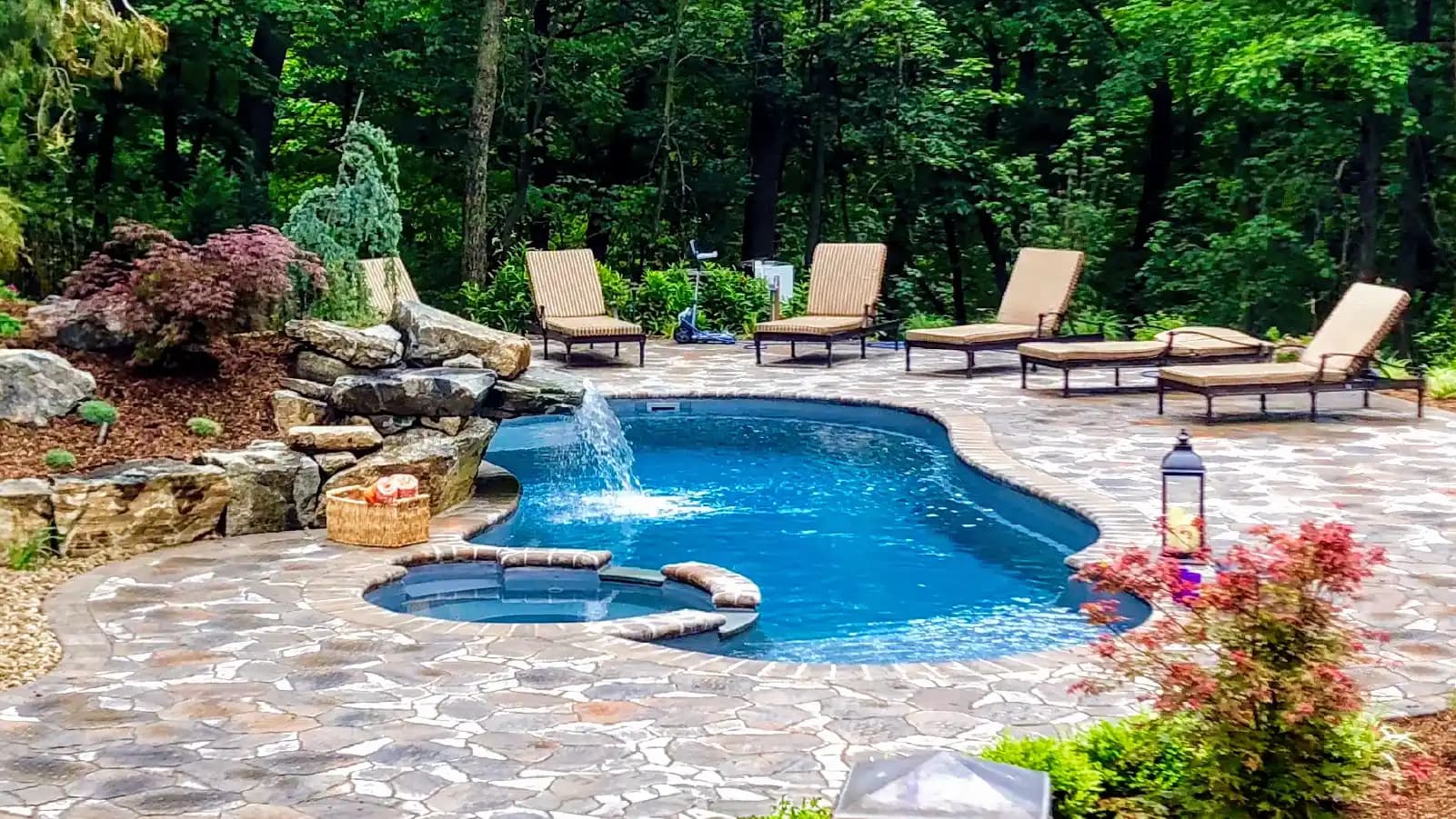 Swimming Pool Maintenance: Luxury Care for Your Private Oasis
